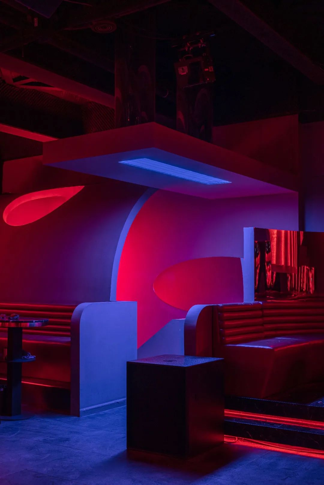 夜猫子的家 - owl club | 间禾设计9700发布时间:2021-03-16标签:酒吧