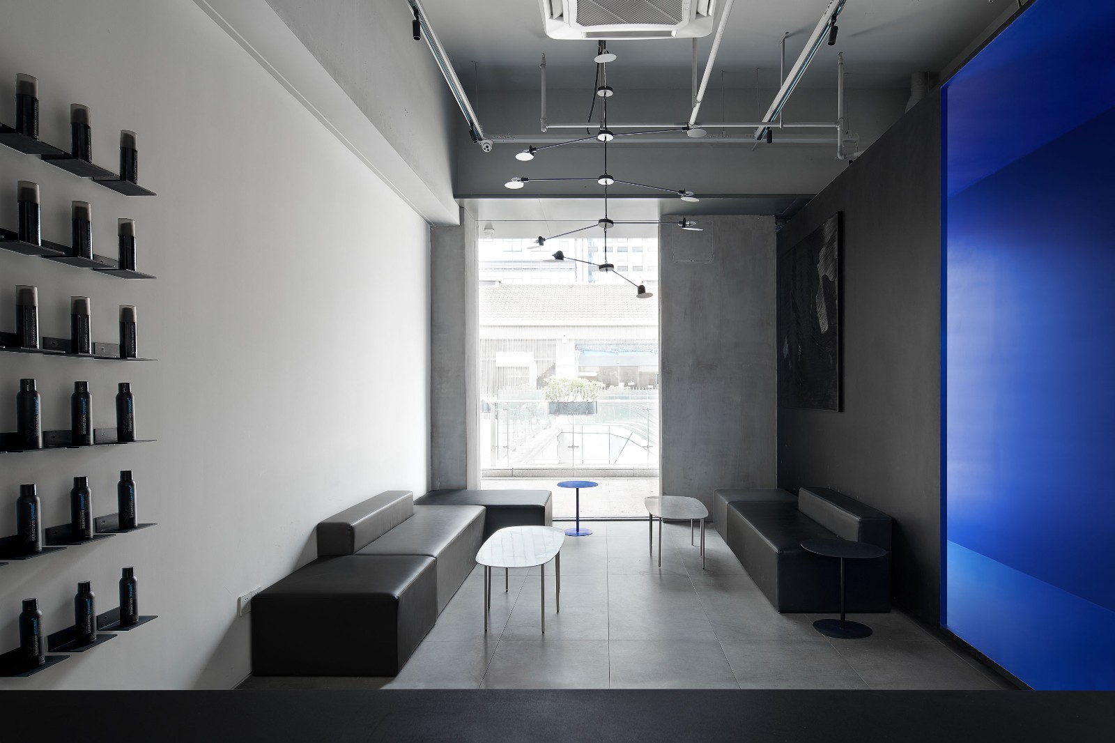 黑白灰蓝色撞色极简理发店丨木一设计