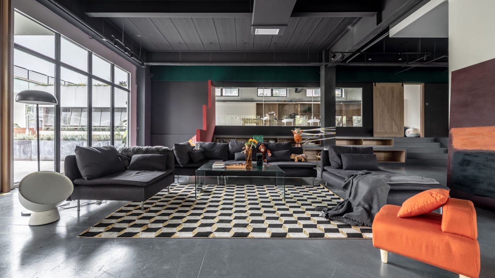 500㎡现代高级灰工业风办公设计,打破传统办公规则流线的有趣空间